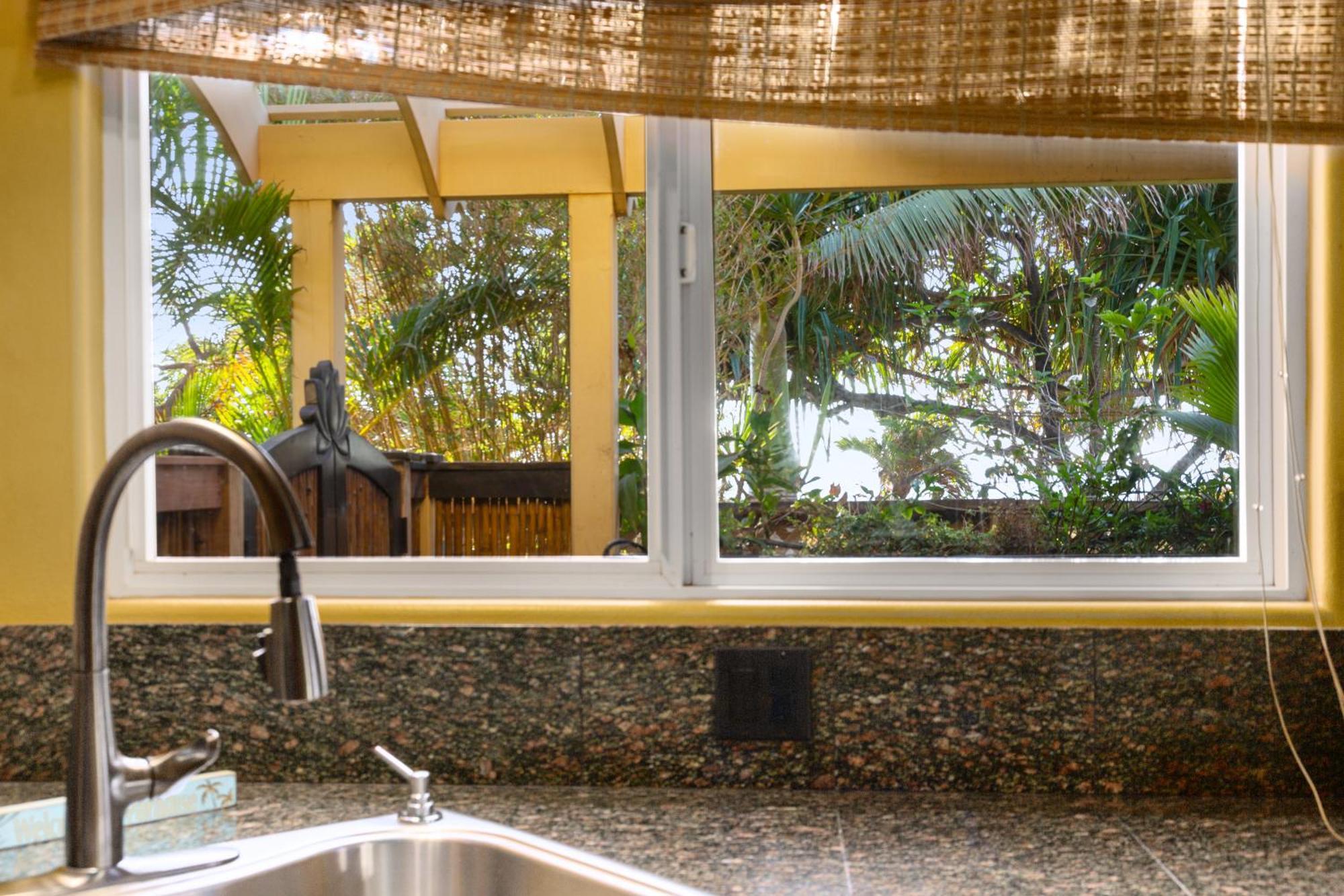 Plumeria Suite, 2-Bedrooms, Sleeps 6, Pool & Bbq, Pre-Renovation Summer Sale Кихей Экстерьер фото